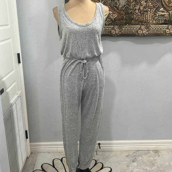 Caution to the wind‎ Romper. Grey. Size M - Picture 1 of 12